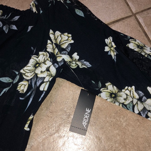 ARDENE FLORAL TOP off shoulder top - Picture 4 of 4